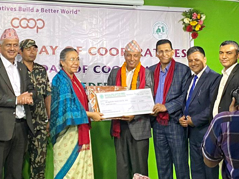मेची सहकारीलाई उत्कृष्ट सहकारी व्यवसाय पुरस्कार प्रदान